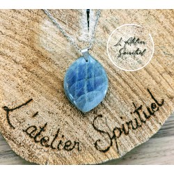 Pendentif ovale forme libre...